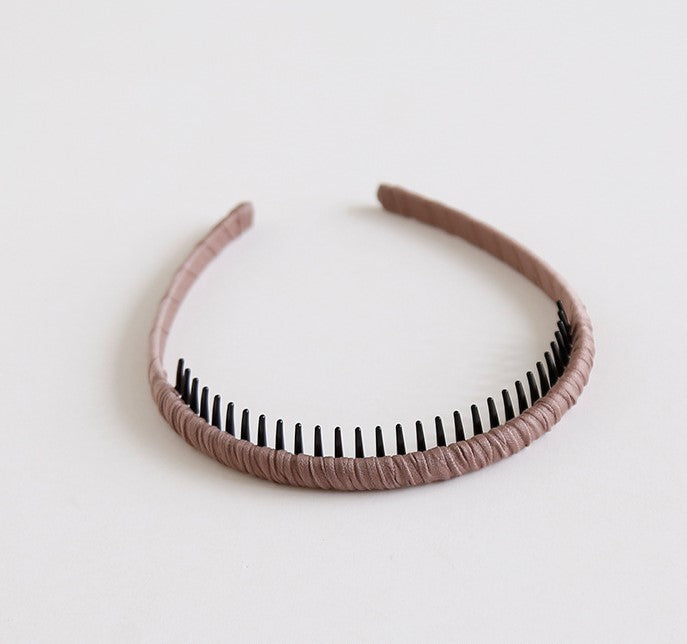 Ruched headband with teeth