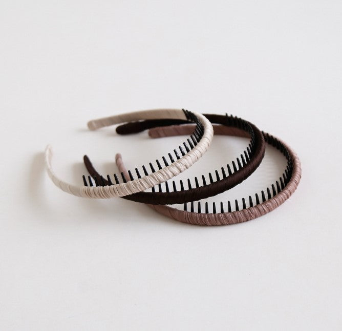 Ruched headband with teeth