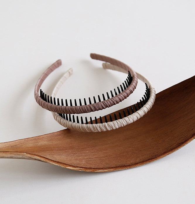 Ruched headband with teeth