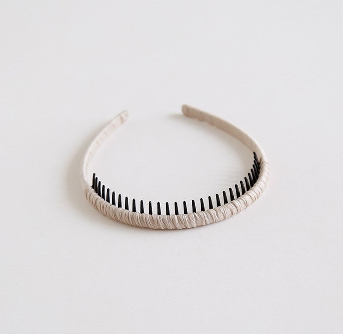 Ruched headband with teeth
