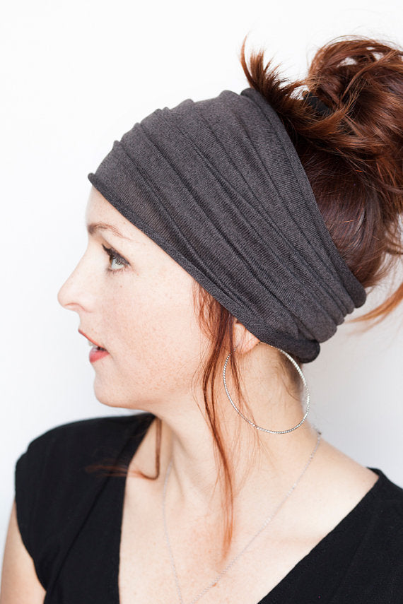 Solid colour multi-purpose seamless head wrap