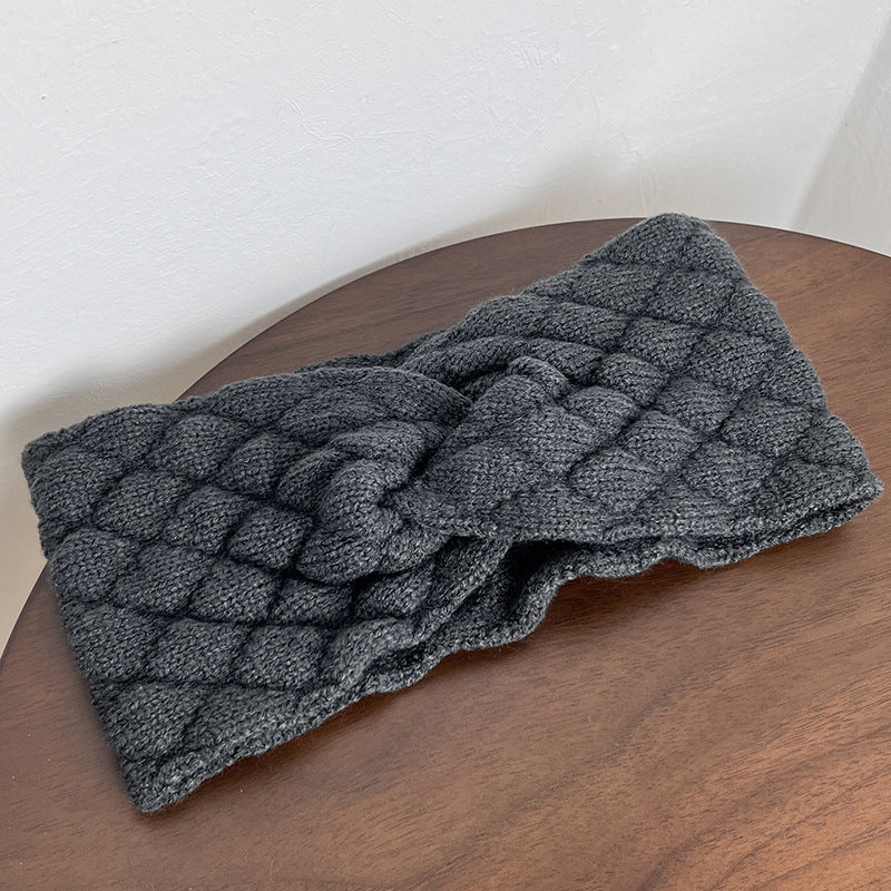 Diamonds patterned knitted headband