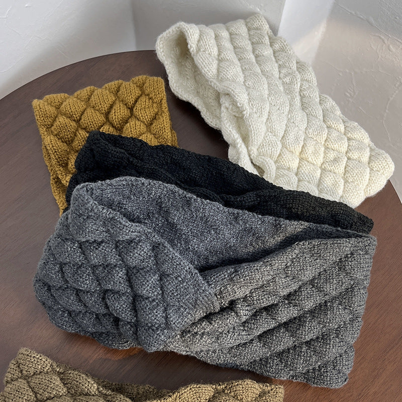 Diamonds patterned knitted headband