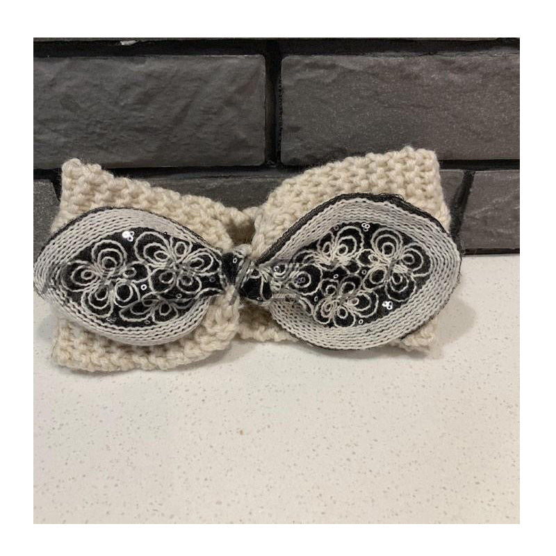 Crochet headband with bow in white beige