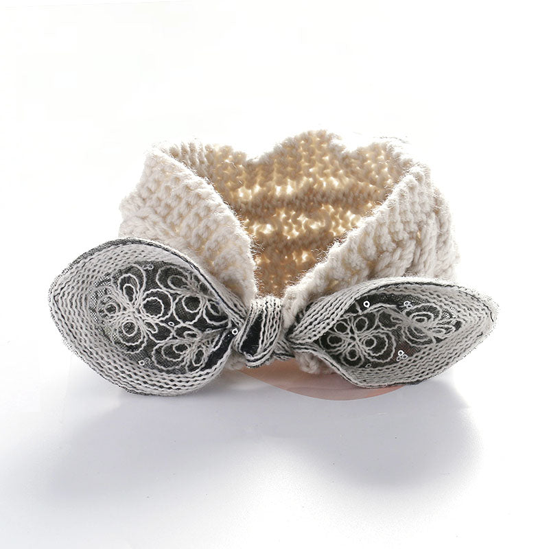 Crochet headband with bow in white beige