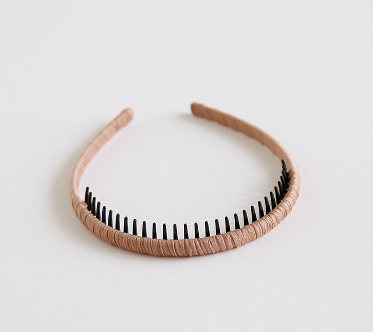 Ruched headband with teeth