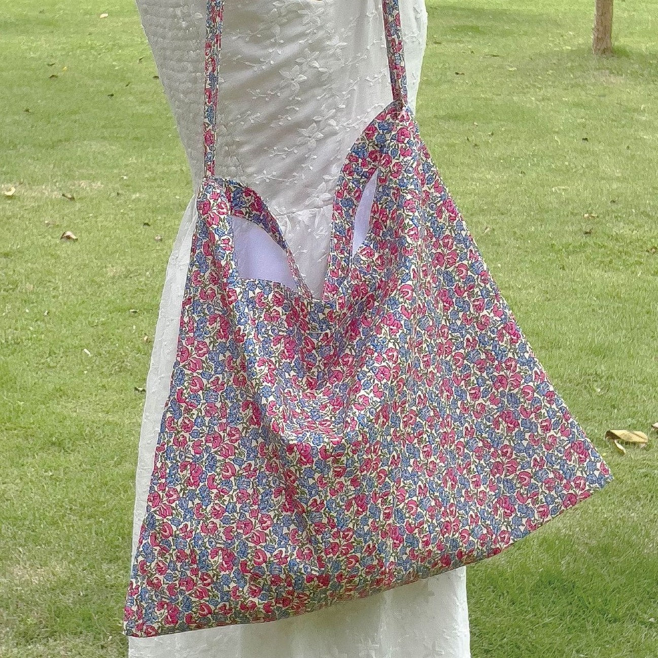 Floral print one handle tote bag