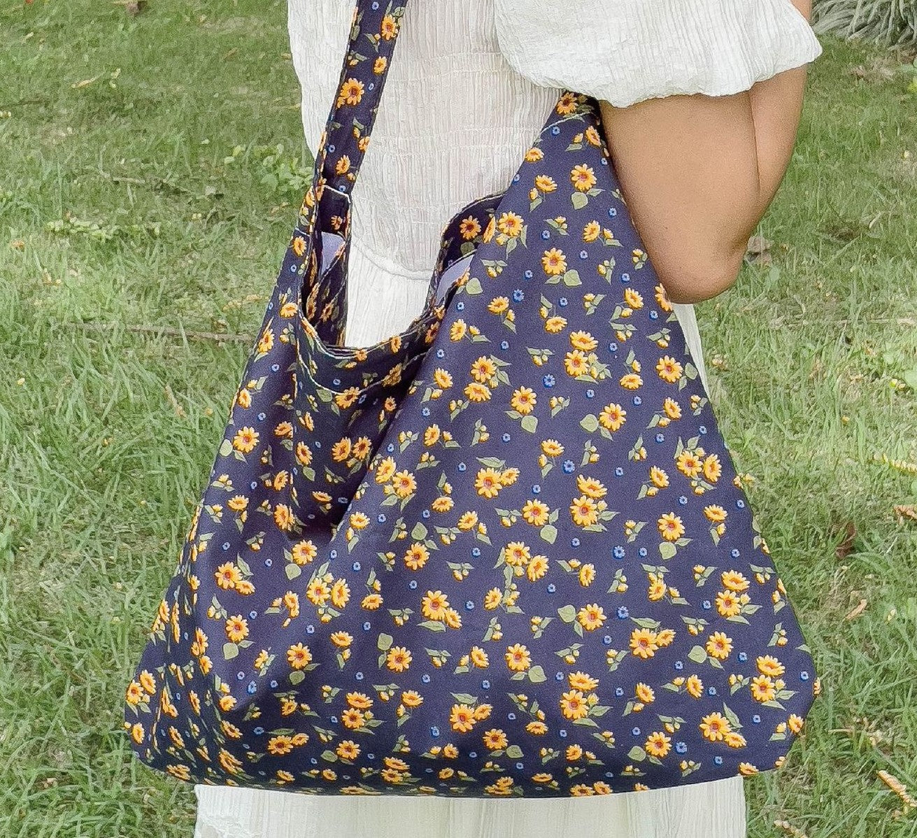 Floral print one handle tote bag