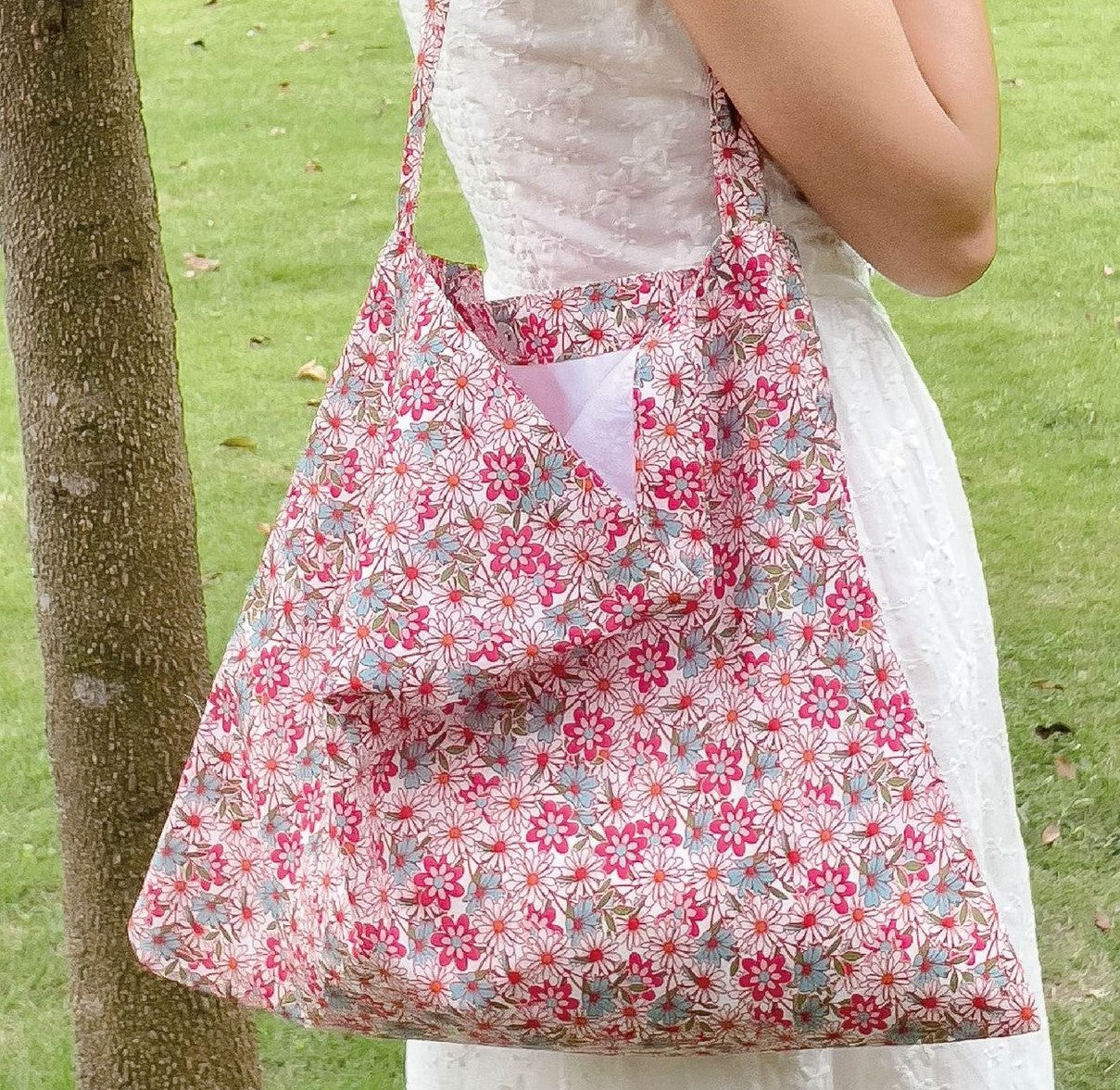 Floral print one handle tote bag