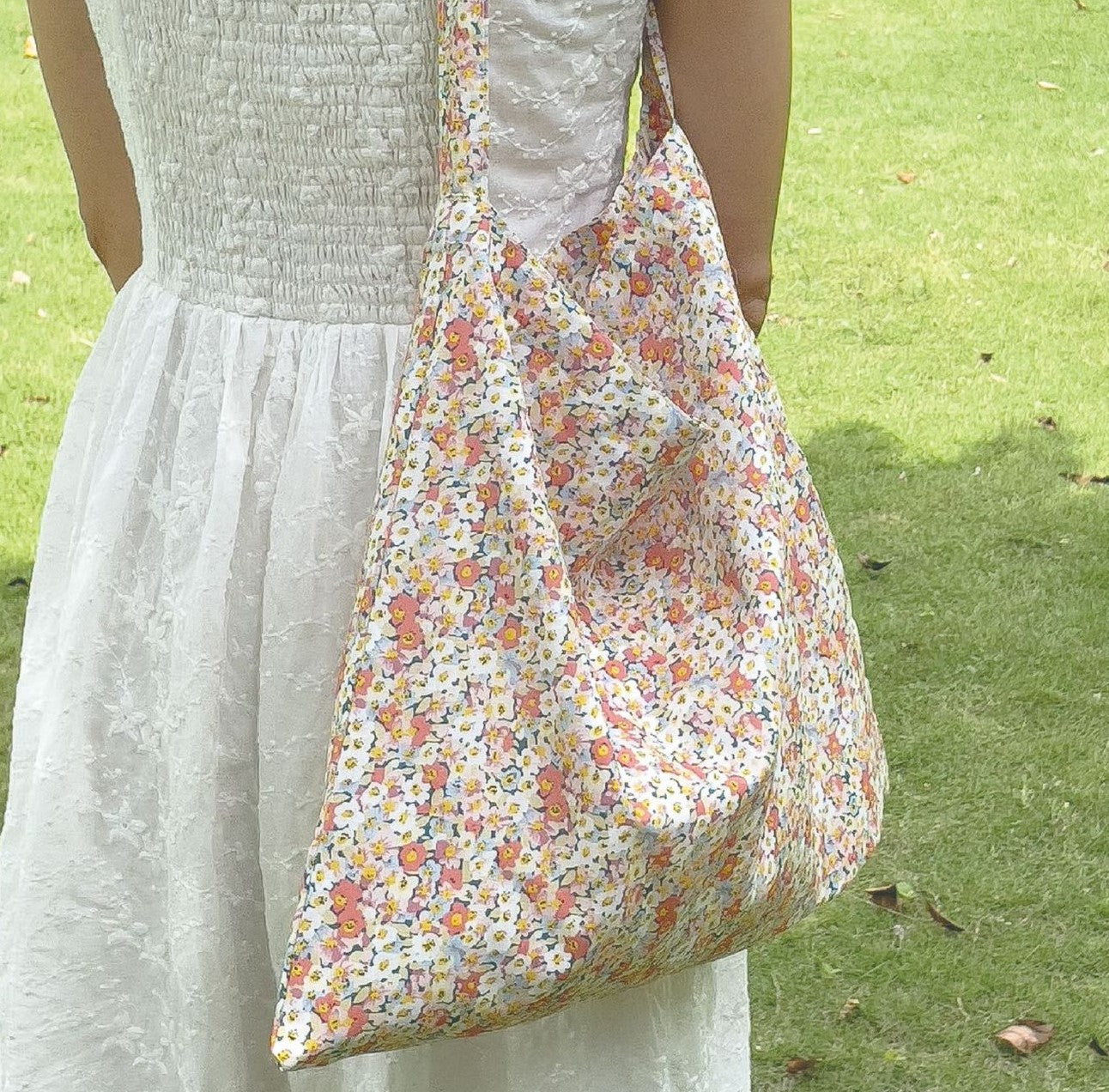 Floral print one handle tote bag