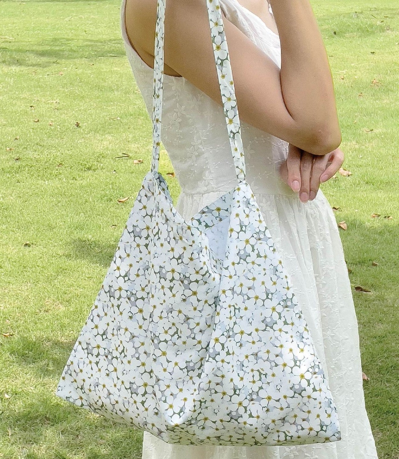 Floral print one handle tote bag