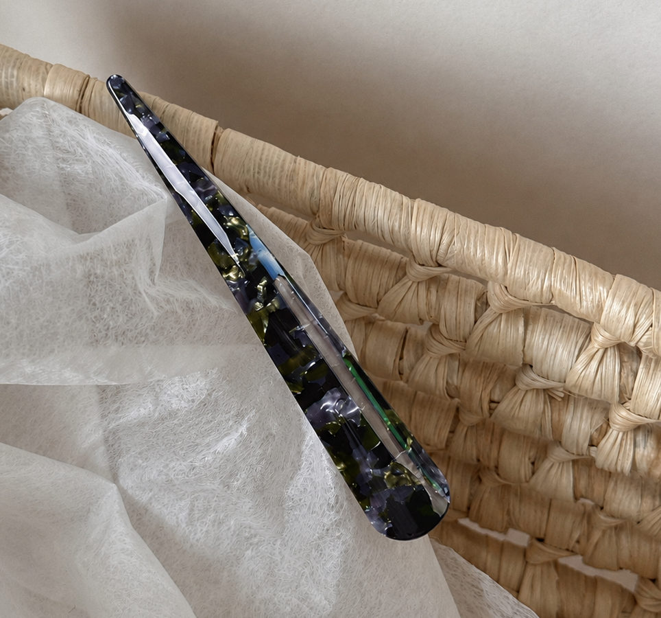 Large size resin Ibis clip in multicolours