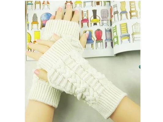 Knitted finger-less mittens