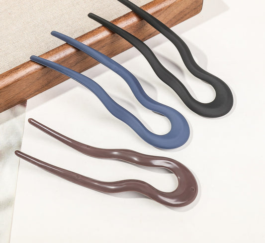 Large wavy acrylic hair fork