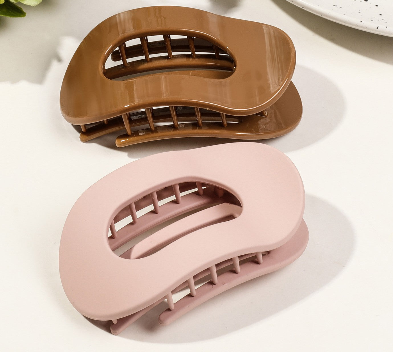 Large oval flat hair claw