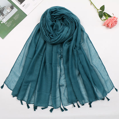 Plain long scarf with tassels