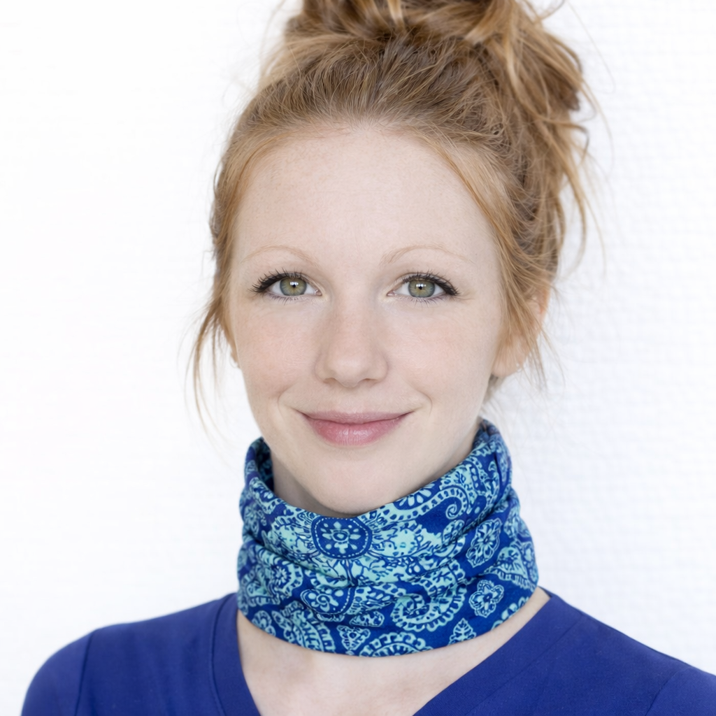 Multi-purpose seamless head wrap in paisley print
