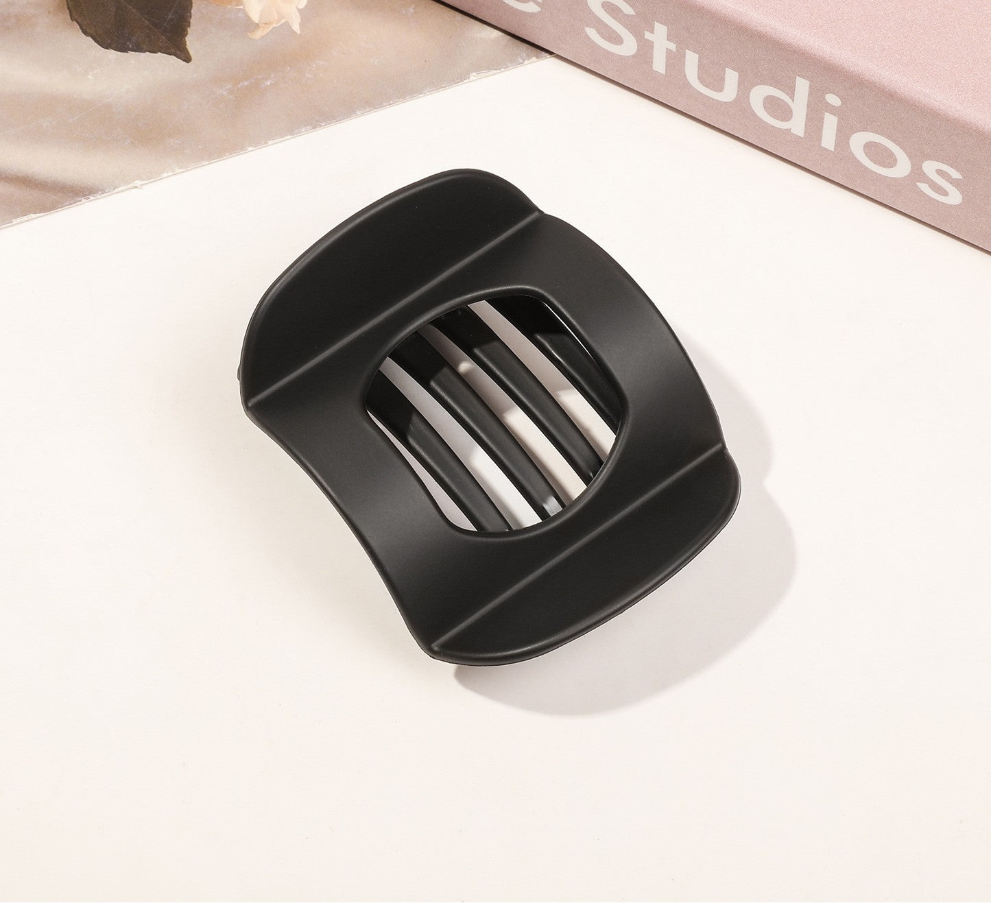 Flat hair claw