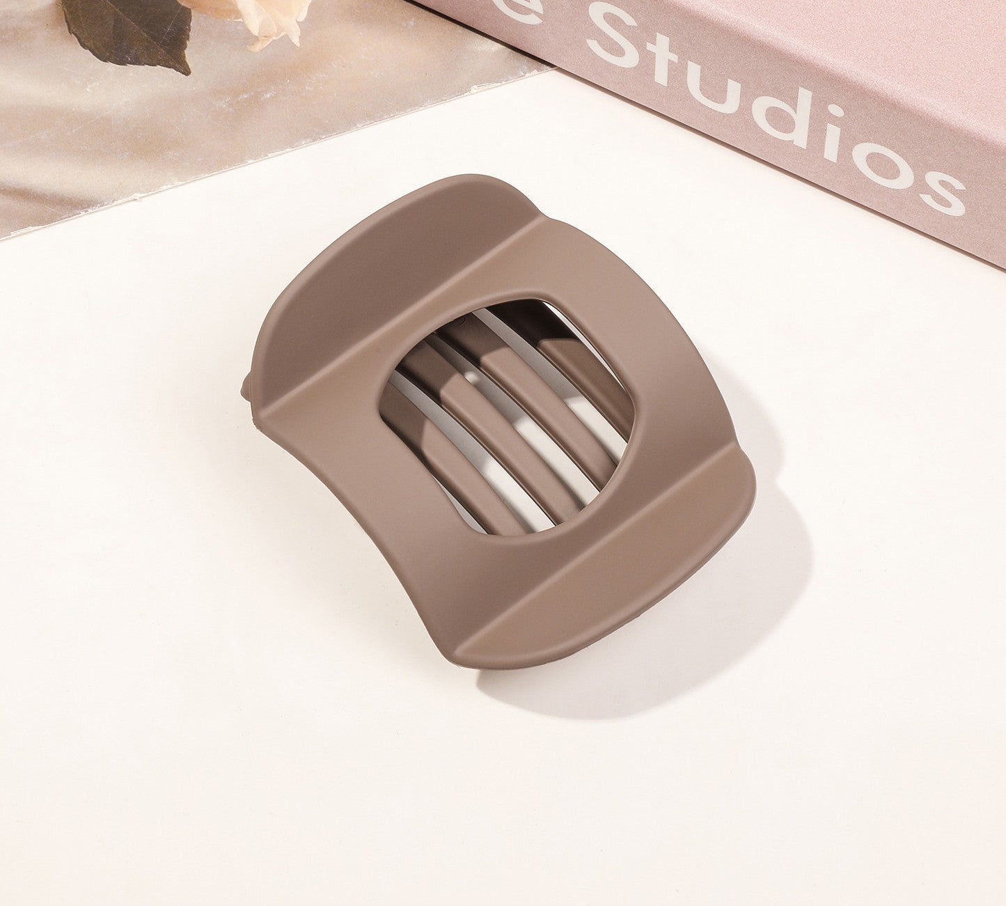 Flat hair claw
