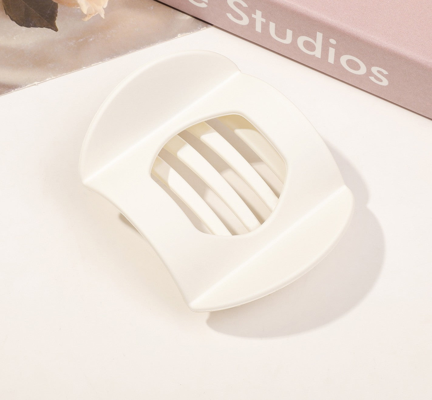 Flat hair claw