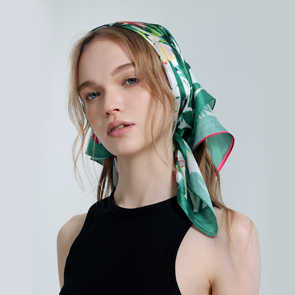 Square scarf in green