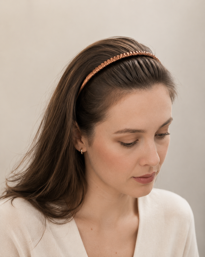 Satin ruched headband with teeth