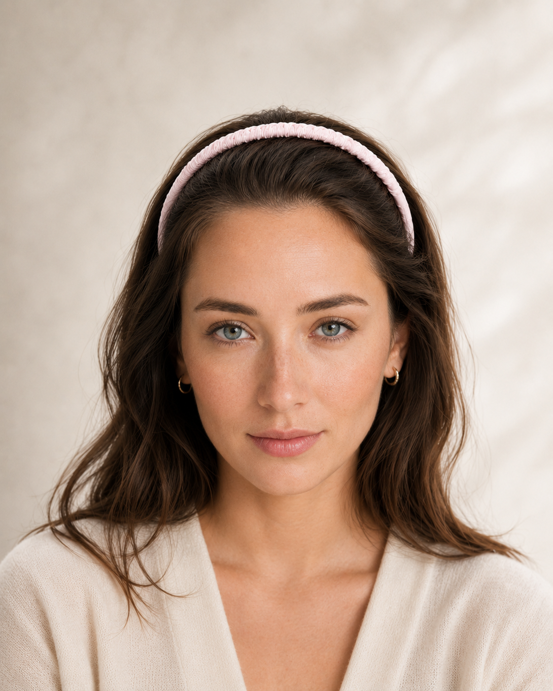 Satin ruched headband with teeth