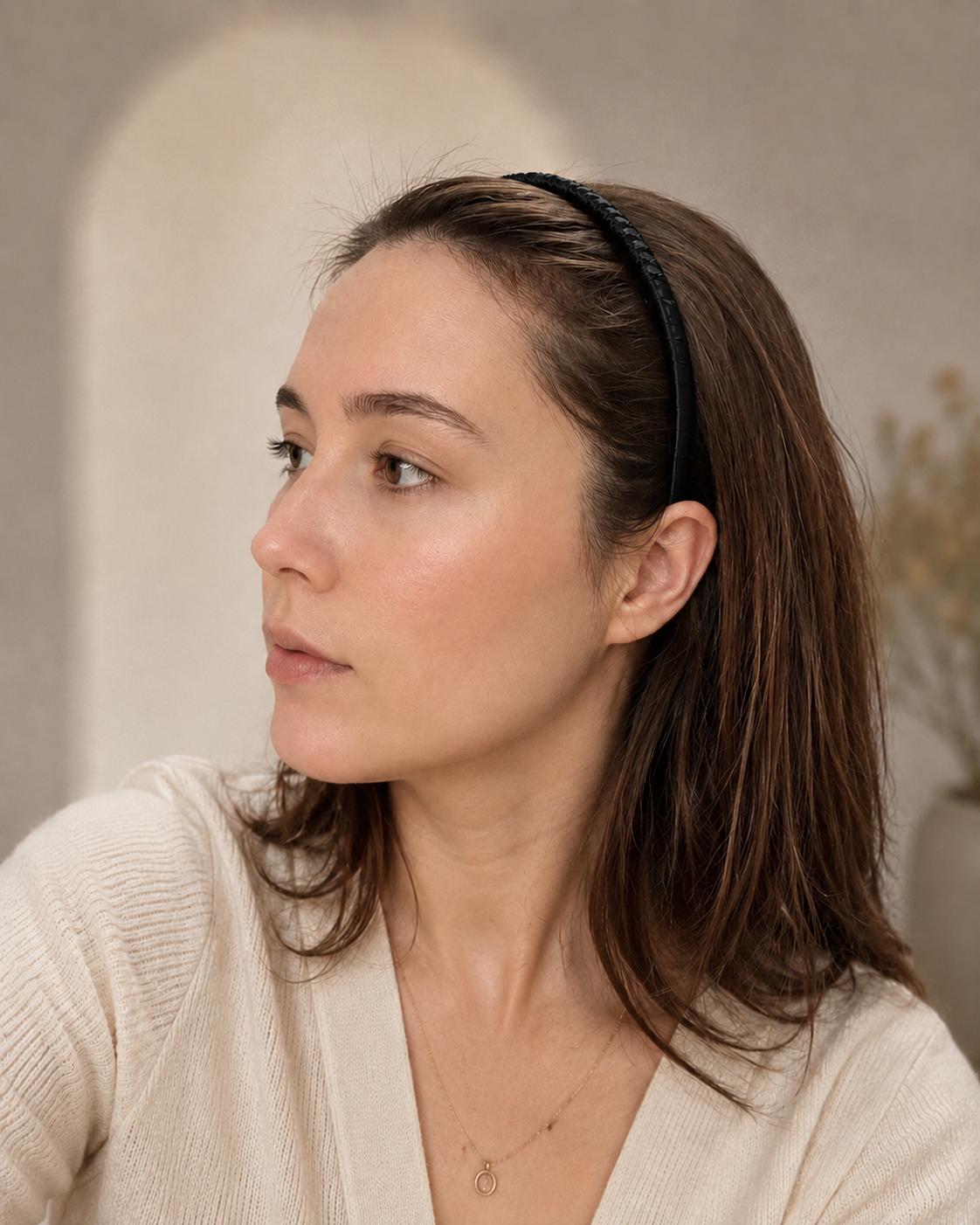 Satin ruched headband with teeth