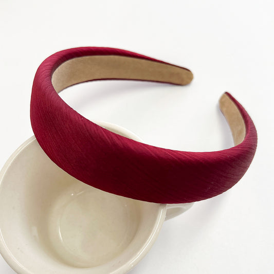 Thinly padded crinkle headband in burgundy