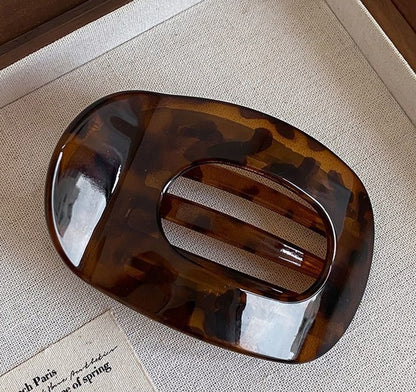 Oval flat hair claw