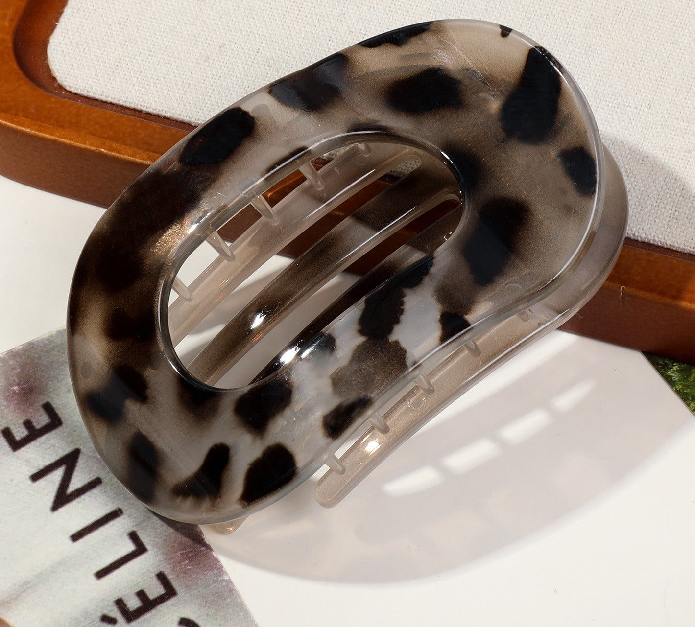 Large oval flat hair claw
