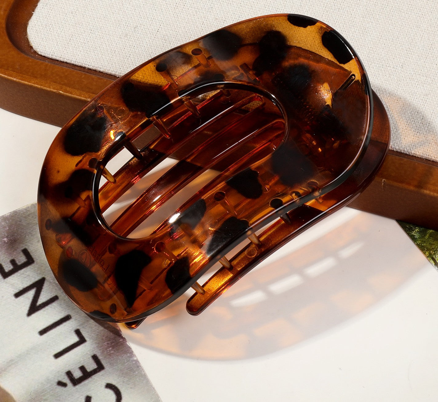 Large oval flat hair claw