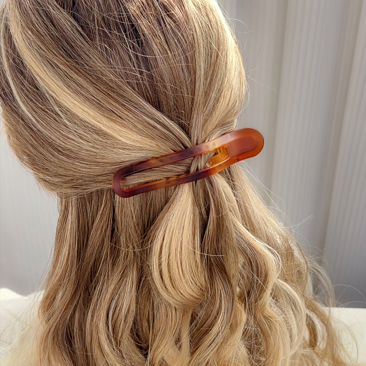 Acrylic long Ibis clip with teeth