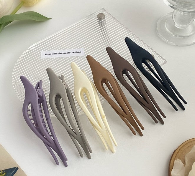 Smooth acrylic Ibis clip with teeth