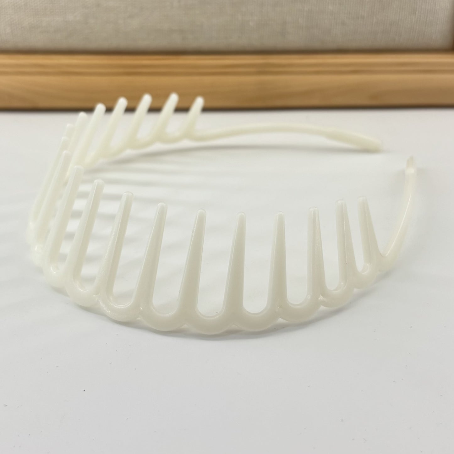 Acrylic headband with long teeth
