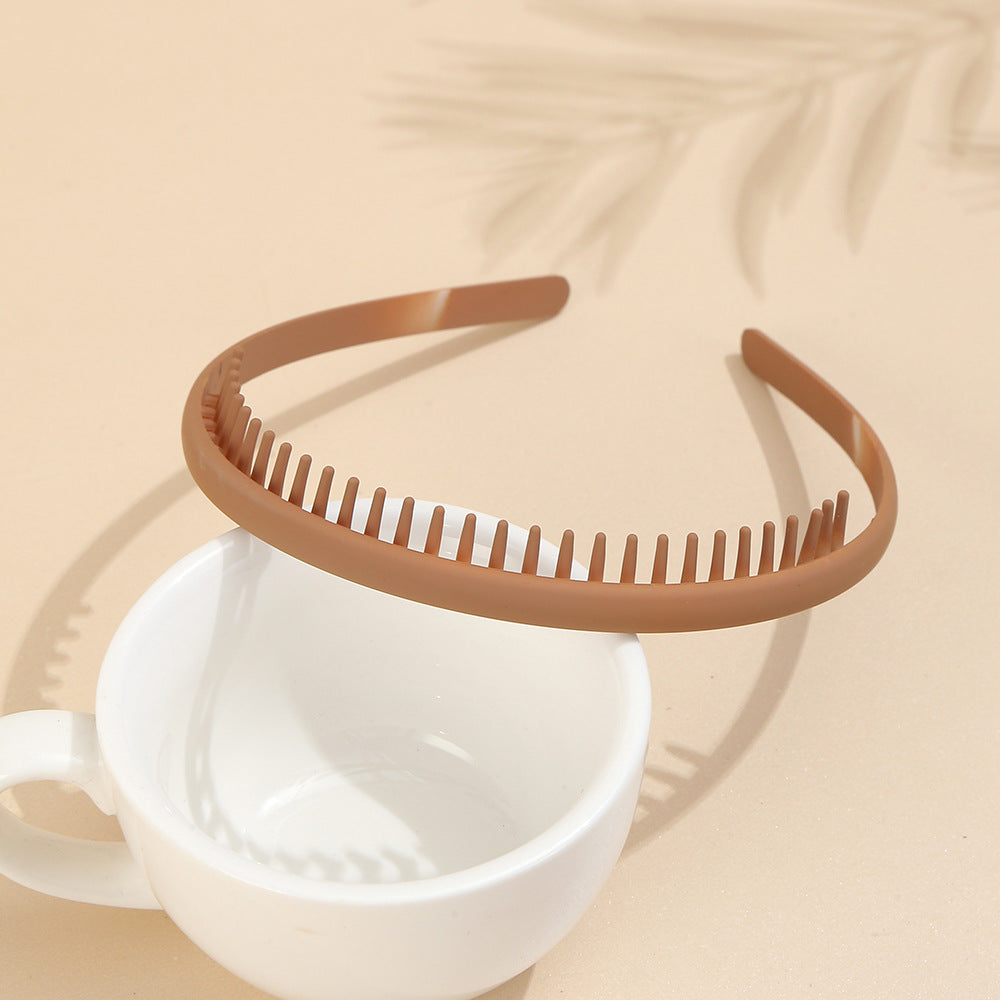 Matte acrylic headband with teeth
