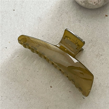 Banana-shaped large hair claw