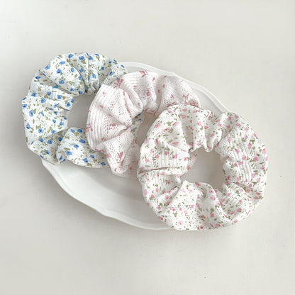 3-pack knitted floral scrunchies
