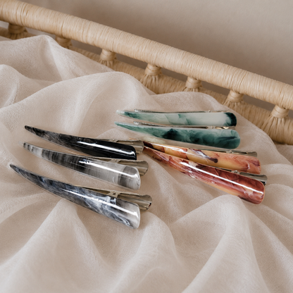 Cloudy pattern large resin Ibis clip