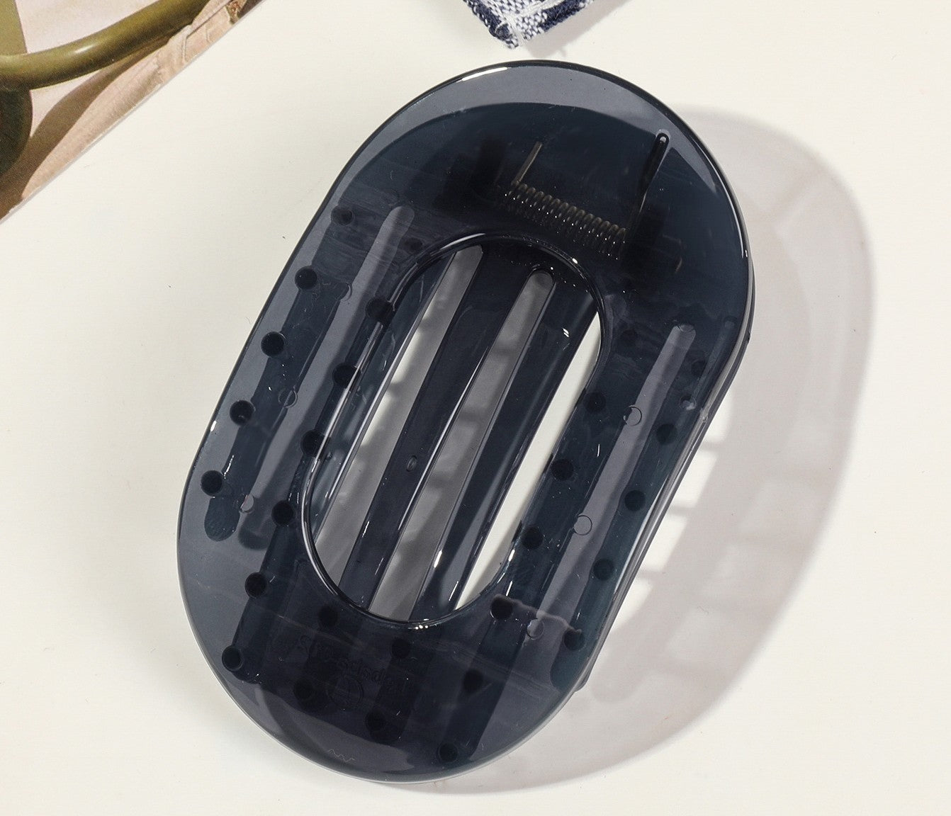 Oval flat hair claw
