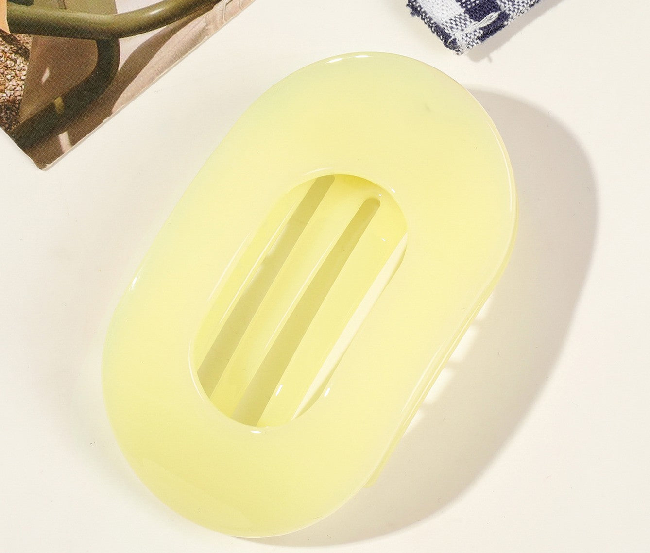 Oval flat hair claw