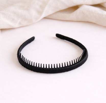 Ruched headband with teeth