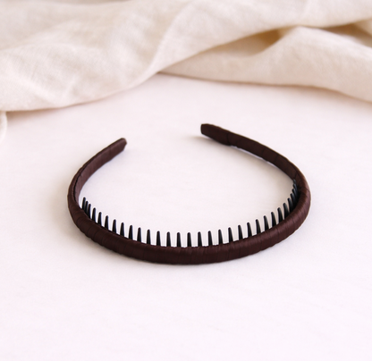 Ruched headband with teeth