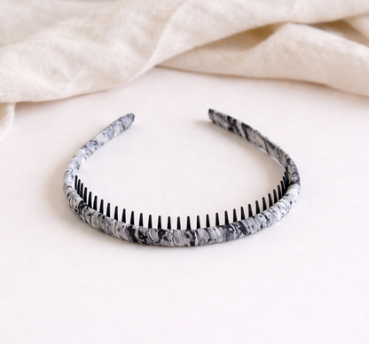 Ruched headband with teeth