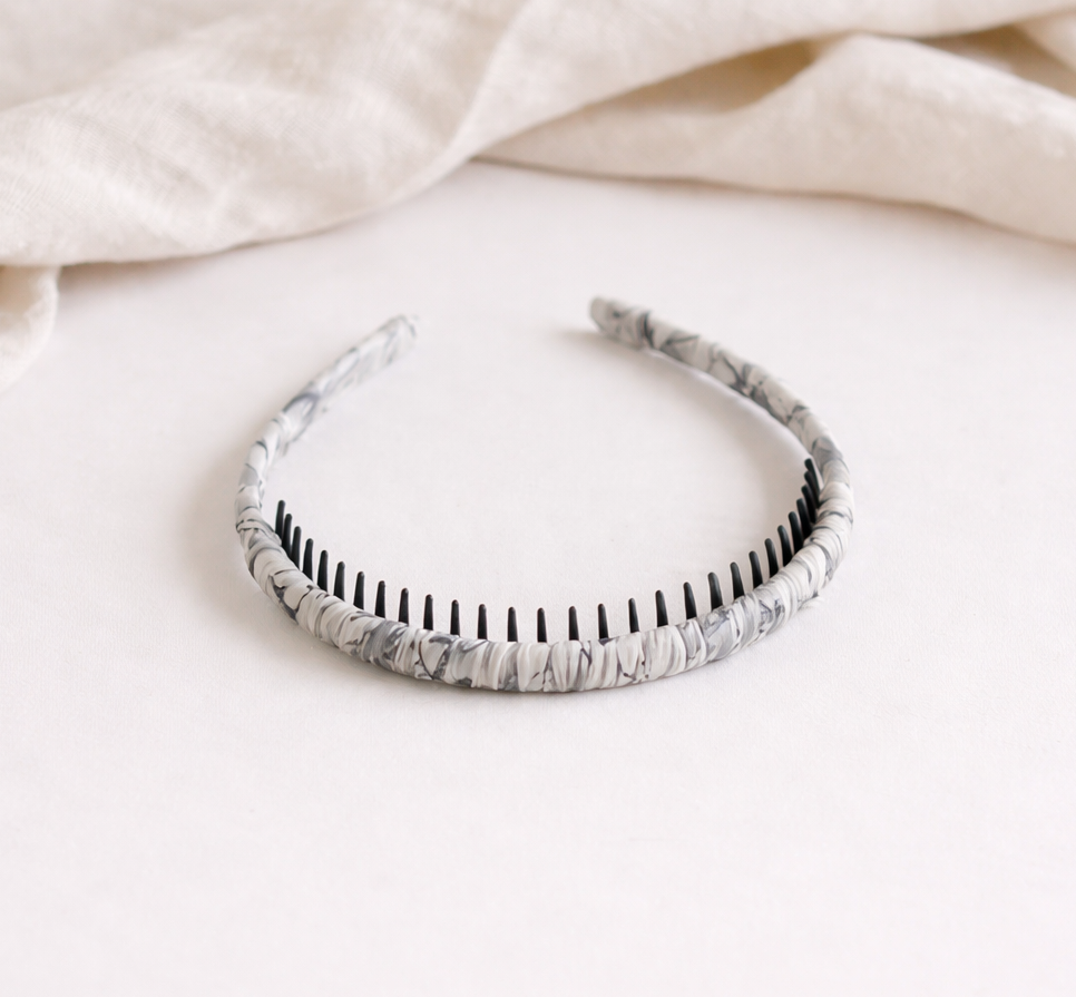 Ruched headband with teeth