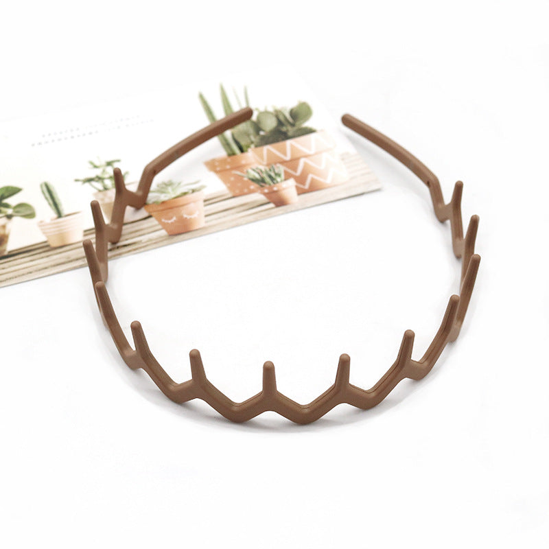 Wavy edge acrylic headband with teeth