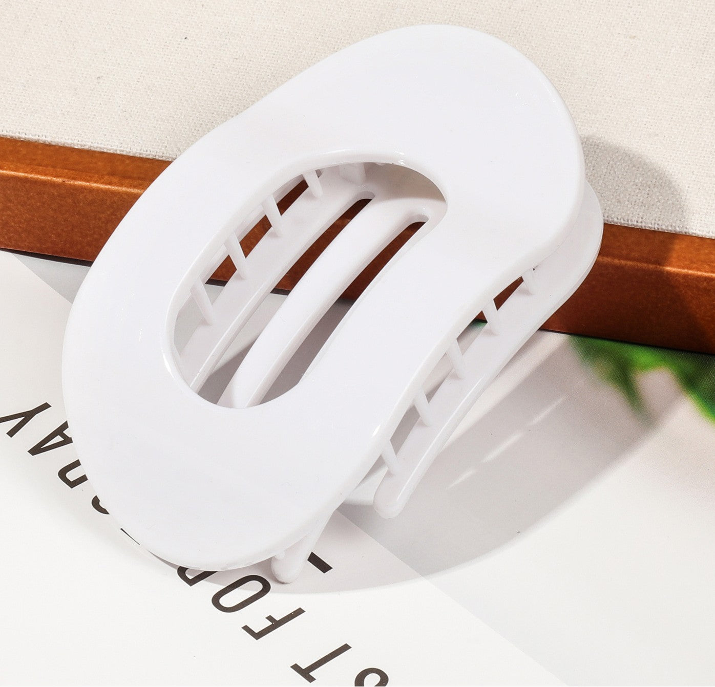 Large oval flat hair claw