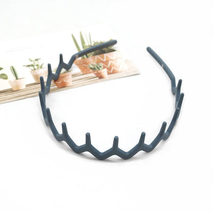 Wavy edge acrylic headband with teeth