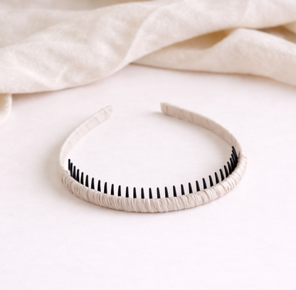 Ruched headband with teeth