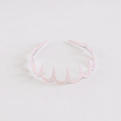 Wavy acrylic headband with teeth